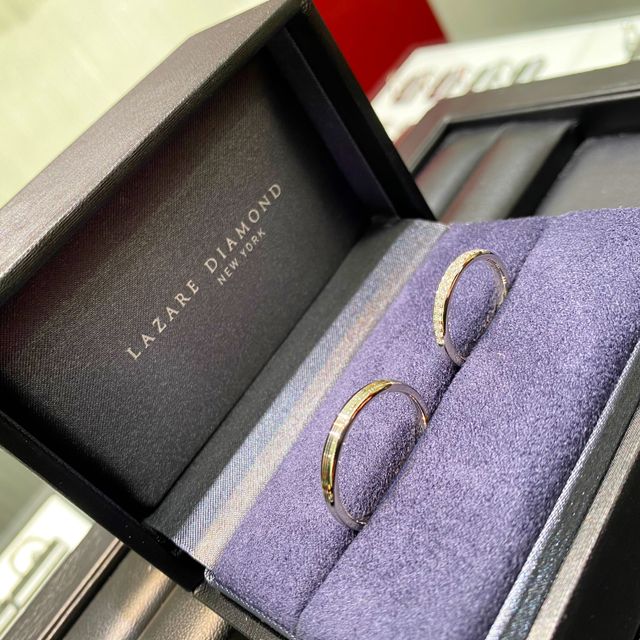 【ラザール ダイヤモンド(LAZARE DIAMOND)の口コミ】 女性のリングはダイヤモンドをふんだんに使ったデザインと男性のリングは…