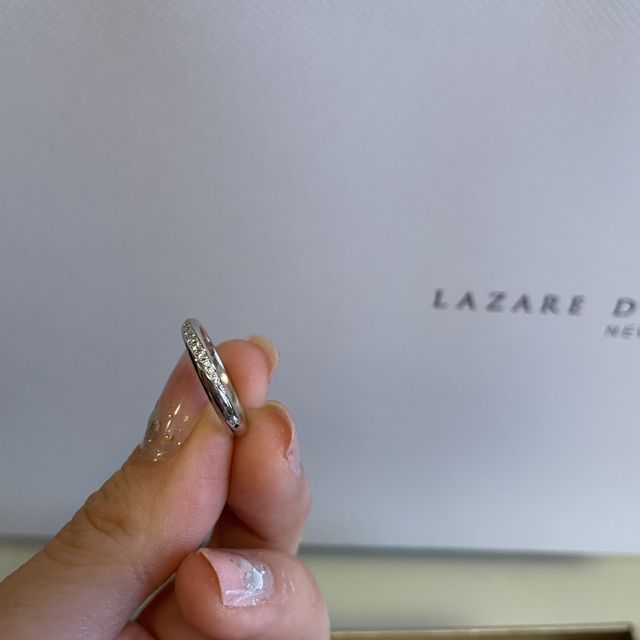 【ラザール ダイヤモンド(LAZARE DIAMOND)の口コミ】 メレダイヤのついたリングを探していて、三大カッターズのラザールダイヤ…