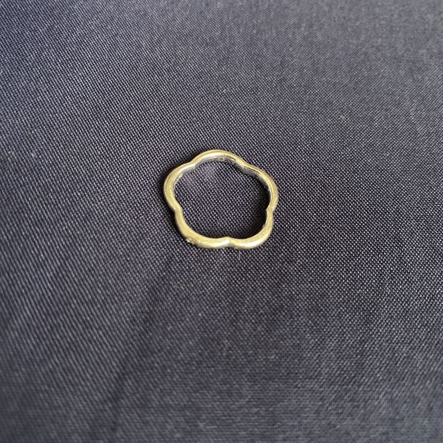 【シャネル(CHANEL)の口コミ】 指輪のデザインがお花の形でとてもかわいいです！！
人とかぶりません。つ…