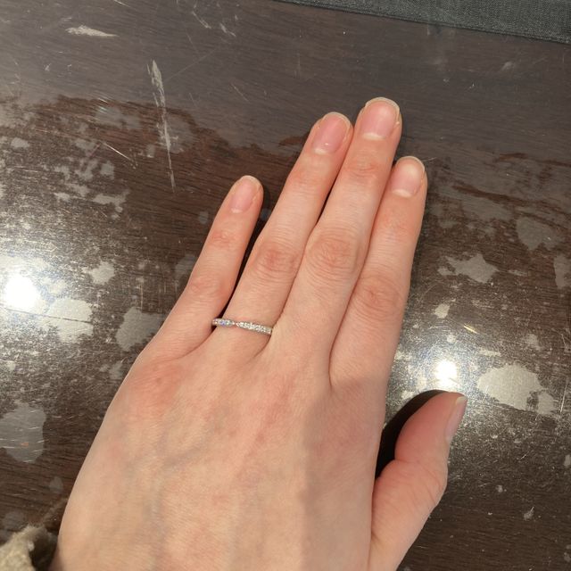 【HOSHI no SUNA 星の砂(ほしのすな)の口コミ】 指が細かったので華奢なデザインが似合いました。ダイヤがたくさんついて…