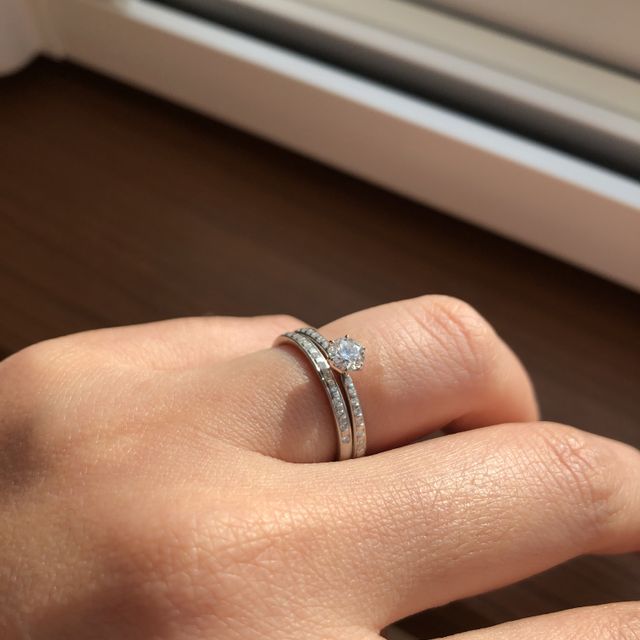 【俄(にわか)の口コミ】 指輪選びはとにかく迷います。店員さんイチオシだった為、これにしました…