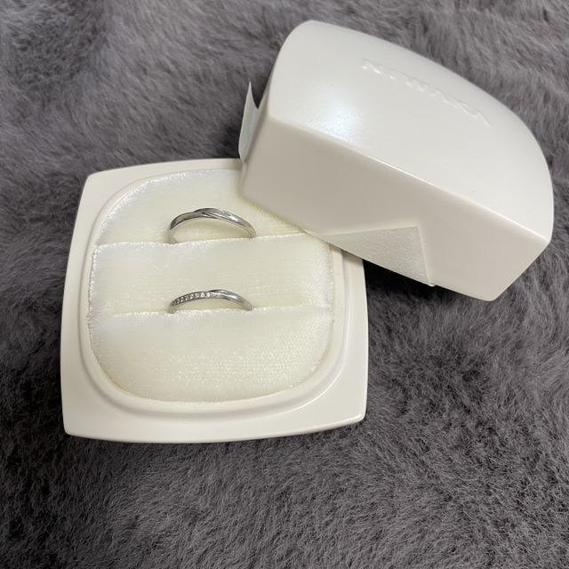 【俄(にわか)の口コミ】 主人はよくある結婚指輪は面白くないから、デザインが派手なものか、コン…