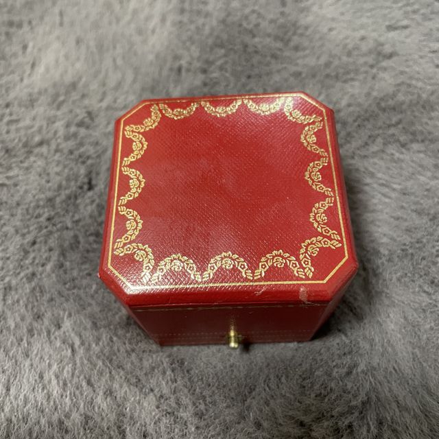 【カルティエ(Cartier)の口コミ】 婚約指輪の王道である、一粒ダイヤの指輪がやはりほしくて購入してもらい…