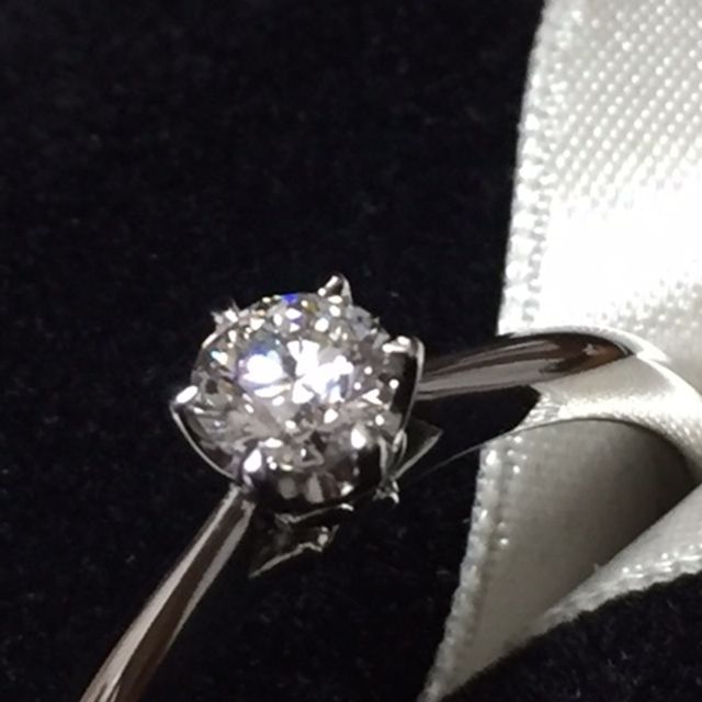 【エクセルコダイヤモンド(EXELCO DIAMOND)の口コミ】 婚約指輪を送ると決めたあと、主役のダイヤモンドの質で指輪を選んでいっ…