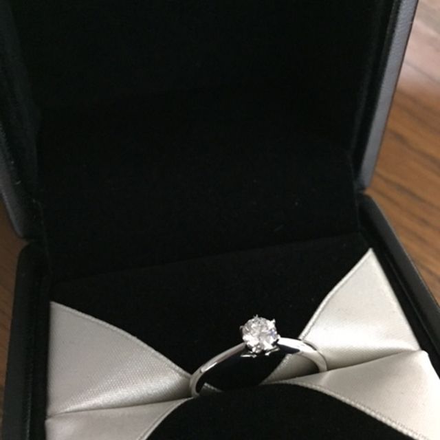 【エクセルコダイヤモンド(EXELCO DIAMOND)の口コミ】 婚約指輪を送ると決めたあと、主役のダイヤモンドの質で指輪を選んでいっ…