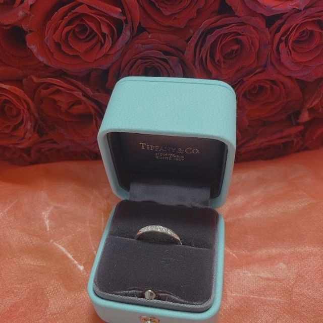 【ティファニー(Tiffany & Co.)の口コミ】 ダイヤモンドがちりばめられていて繊細なつくりでした。リング自体がとて…