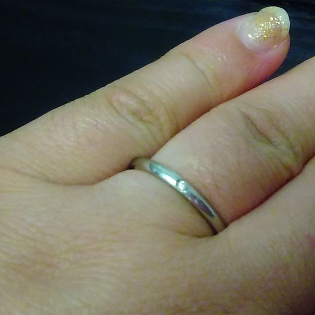 【ラザール ダイヤモンド(LAZARE DIAMOND)の口コミ】 わたしは子どもの手のように太く短いので、指輪をつけた時にできるだけ細…