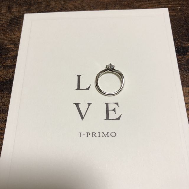 【アイプリモ(I-PRIMO)の口コミ】 リング部分が同じ太さ丸さのものと、丸くダイヤにかけて細くなるもの、リ…