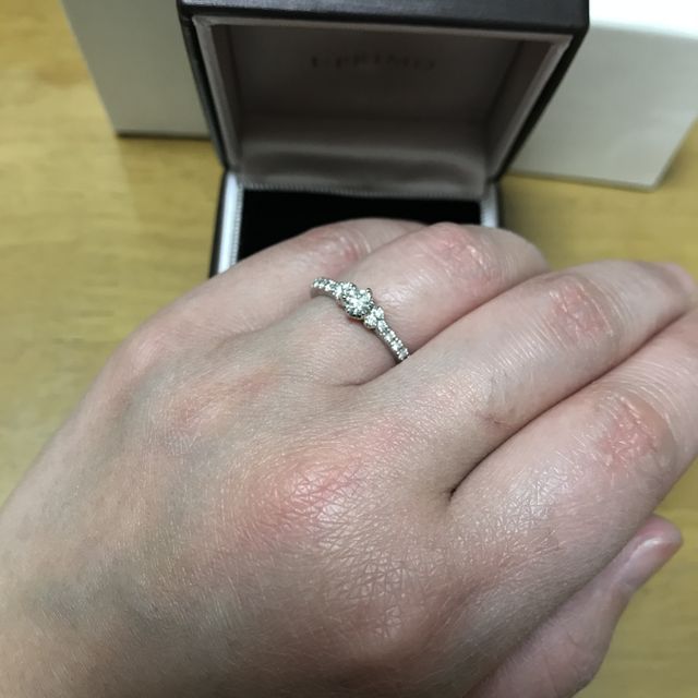 【アイプリモ(I-PRIMO)の口コミ】 婚約指輪は絶対に欲しいと思っていて、どうせなら結婚指輪とセットにつけ…
