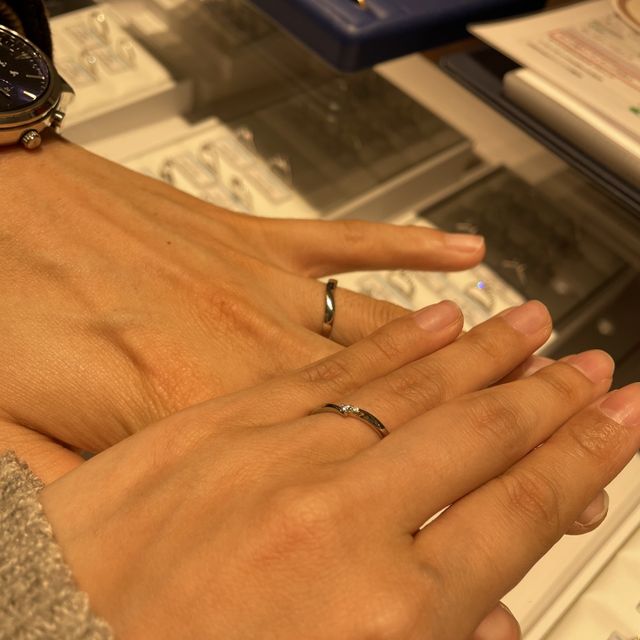 【銀座ダイヤモンドシライシの口コミ】 色々サイトを見て、お店も回って、2人でやっと好みが初めてあったものがこ…