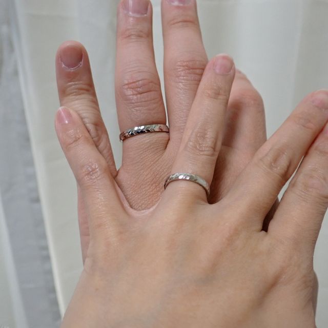 【PILOT BRIDAL(パイロットブライダル)の口コミ】 二人で指輪をどういうものにしようかといろいろ悩んで、とりあえず材質を…