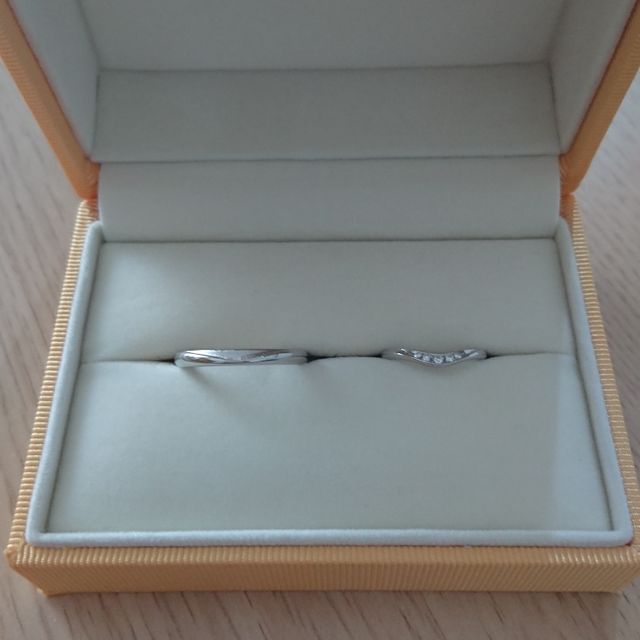 【ケイウノ ブライダル(K.UNO BRIDAL)の口コミ】 ショーケースに並んでいた結婚指輪のデザインを一つ一つ出して見せてもら…