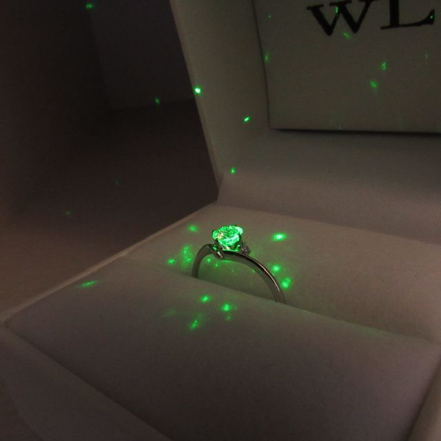 【輪-RIN-の口コミ】 まずとても綺麗な指輪で目を奪われ、また、Vラインの形で指が細く長く見え…