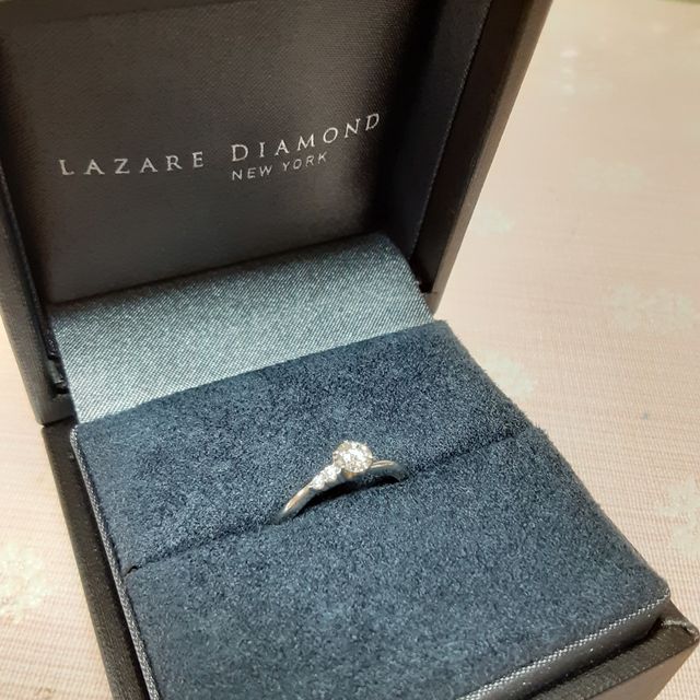 【ラザール ダイヤモンド(LAZARE DIAMOND)の口コミ】 ダイヤモンドの輝きがとても美しく、傾けると虹色に光って手元がとても華…