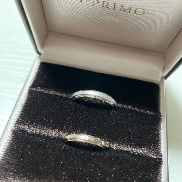 【アイプリモ(I-PRIMO)の口コミ】 デザインが可愛いのでこの指輪にしました。
女性の方は、ピンクゴールドと…