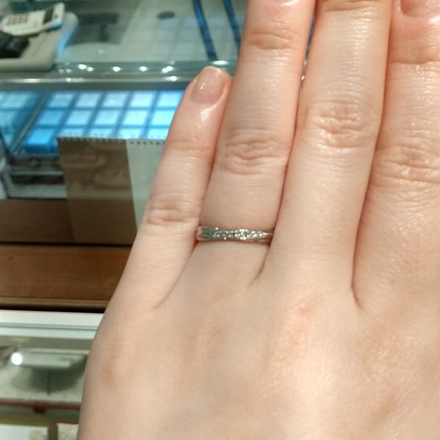 【WATANABE / 卸商社直営　渡辺の口コミ】 婚約指輪はシンプルなものが良いので、結婚指輪はエタニティタイプの物を…
