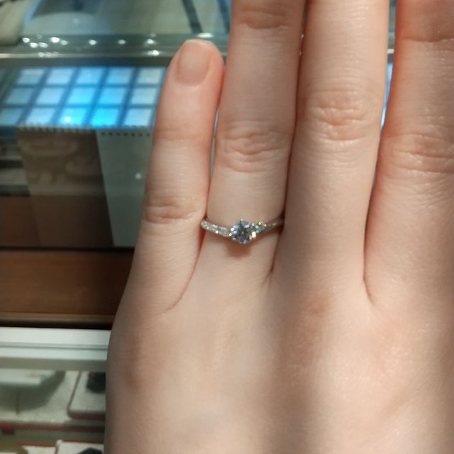 【WATANABE / 卸商社直営　渡辺の口コミ】 御商社直営店のため、予算内でダイヤモンドのカラットやグレードをだいぶ…