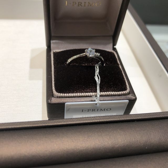 【アイプリモ(I-PRIMO)の口コミ】 周りに流線型にメレダイヤがあり、華やかであったことや、実際に店員さん…