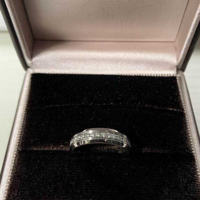【アイプリモ(I-PRIMO)の口コミ】 主人が一目惚れし購入に至りました。私的には婚約指輪と二重でつけたかっ…