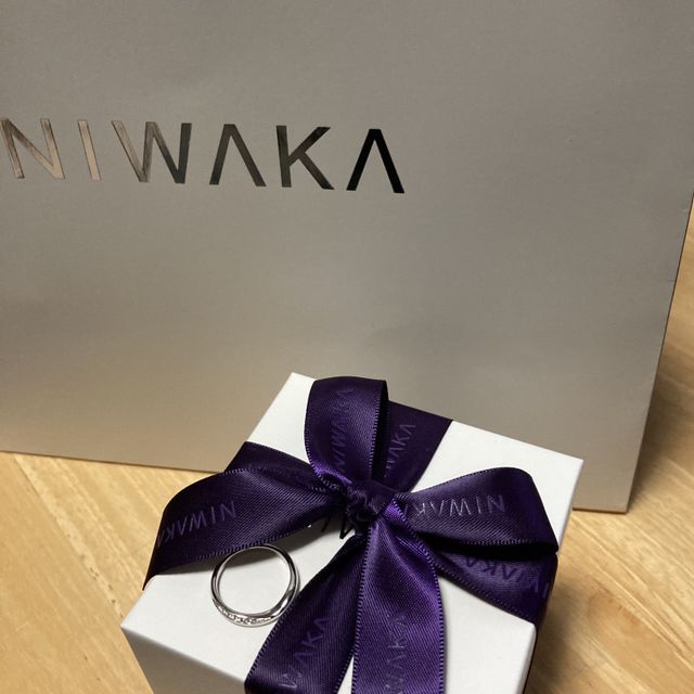 【俄(にわか)の口コミ】 ストレートなものだと、自分の指には合わないなと思っていたので、曲線を…