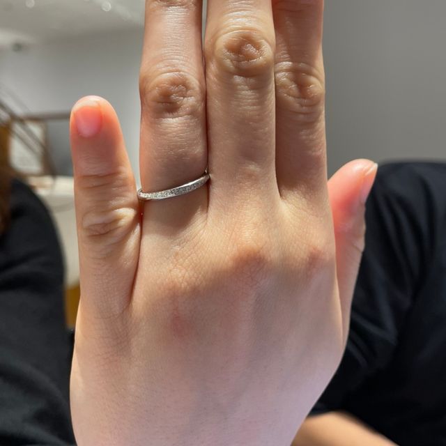 【銀座ダイヤモンドシライシの口コミ】 細いリングなのにしっかりと存在感があって上品な感じが気に入っています…