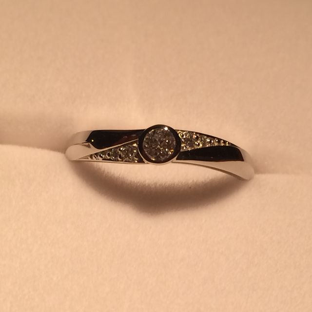 【festaria bijou SOPHIA(フェスタリア ビジュソフィア)の口コミ】 何と言ってもダイヤのカットが特徴的なところです。星の形を映し出すカッ…