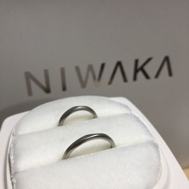 【俄(にわか)の口コミ】 デザインが良かった。
あまり目立つ指輪が好みでなかったのでマット加工に…