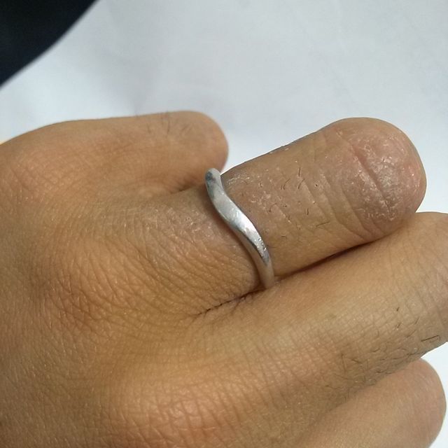 【A・D・A(エー・ディー・エー)の口コミ】 シンプルで値段もそこまで高くなかったため決めました。自分は石の無いシ…