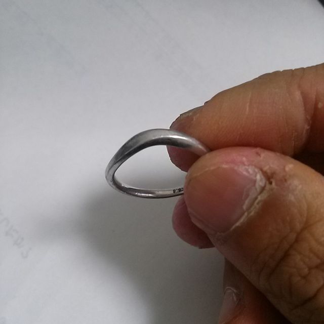 【A・D・A(エー・ディー・エー)の口コミ】 シンプルで値段もそこまで高くなかったため決めました。自分は石の無いシ…