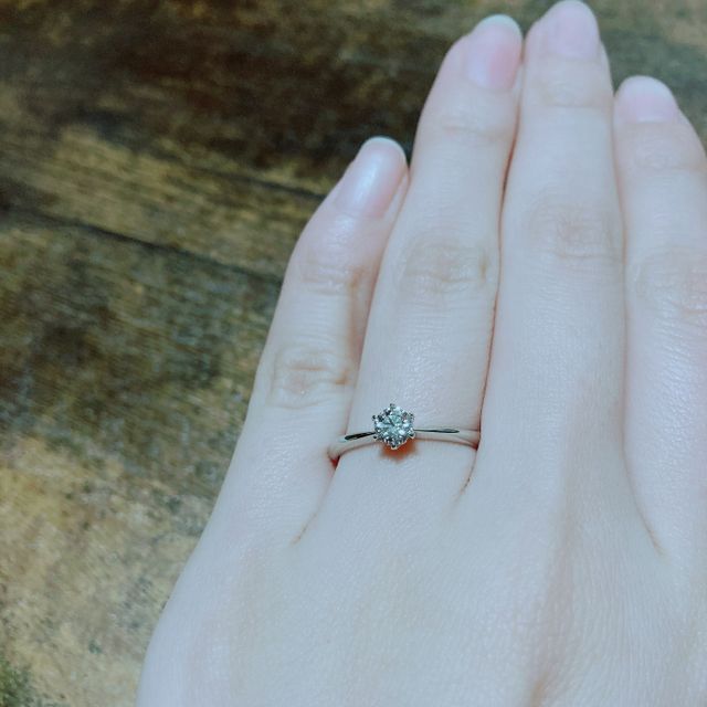 【アイプリモ(I-PRIMO)の口コミ】 クラリティや色の違う様々なダイヤモンドを見せていただき、予算的に一番…