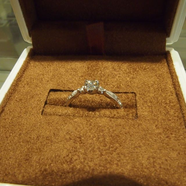 【FRAU KOBE JAPAN(フラウ コウベ ジャパン)の口コミ】 母の婚約指輪をリメイクしたいと考えていました。既存でデザインでダイヤ…