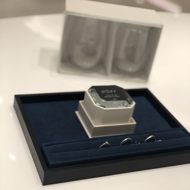 【4℃ BRIDAL(ヨンドシーブライダル)の口コミ】 婚約指輪を先に買っており結婚指輪を決める際に重ねずけし結婚指輪のサイ…