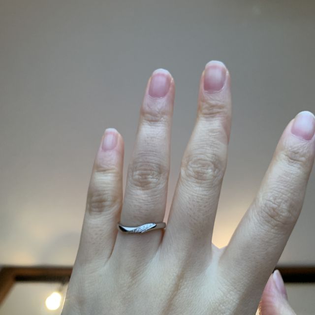 【アイプリモ(I-PRIMO)の口コミ】 手の形に沿ったウェーブタイプなのが気に入りました。実際に嵌めてみても…