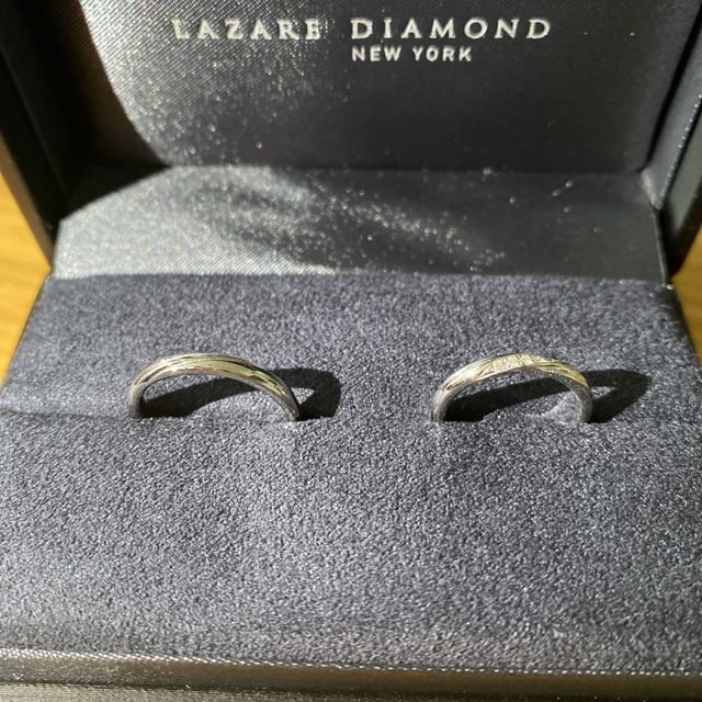 【ラザール ダイヤモンド(LAZARE DIAMOND)の口コミ】 シンプルなデザインではありますが、ダイアモンドの存在感が目立つ指輪を…