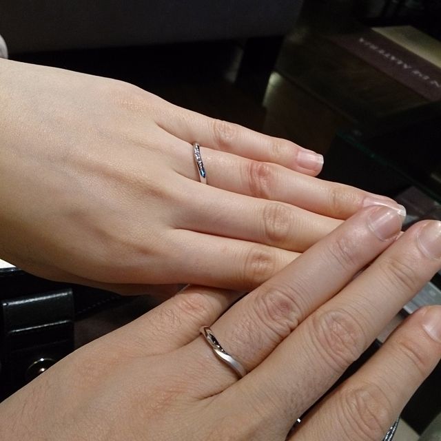 【FRAU KOBE JAPAN(フラウ コウベ ジャパン)の口コミ】 指輪の形は、指がキレイに見えるＶ字がいいなぁと思っていました。私の指…
