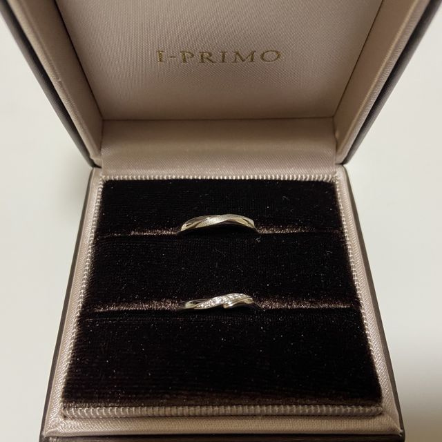 【アイプリモ(I-PRIMO)の口コミ】 柔らかい雰囲気のデザインが気に入りました。
ダイヤが7つも付いていてキ…