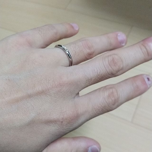 【銀座ダイヤモンドシライシの口コミ】 指輪のデザインが光過ぎず、バランスがよく、とても気に入りました。また…