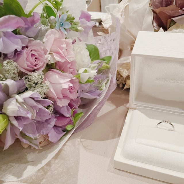 【MIKIMOTO(ミキモト)の口コミ】 脇石の付いている3つのダイヤモンドのデザインがとても可愛くて魅力的でし…