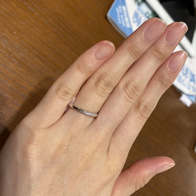 【TRECENTI(トレセンテ)の口コミ】 メレダイヤモンドが流れるようなデザインのものがとてもキレイで気に入り…