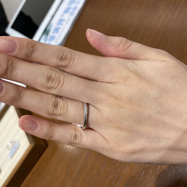 【TRECENTI(トレセンテ)の口コミ】 メレダイヤモンドが流れるようなデザインのものがとてもキレイで気に入り…