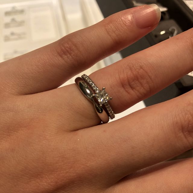 【ティファニー(Tiffany & Co.)の口コミ】 プリンセスカットがとても凛としていて一目惚れしました。彼もこの指輪が1…