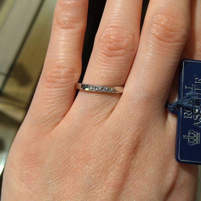 【ROYAL ASSCHER(ロイヤル・アッシャー)の口コミ】 私が試着したのは2つともプラチナ鍛造のリングで、通常のプラチナのみより…