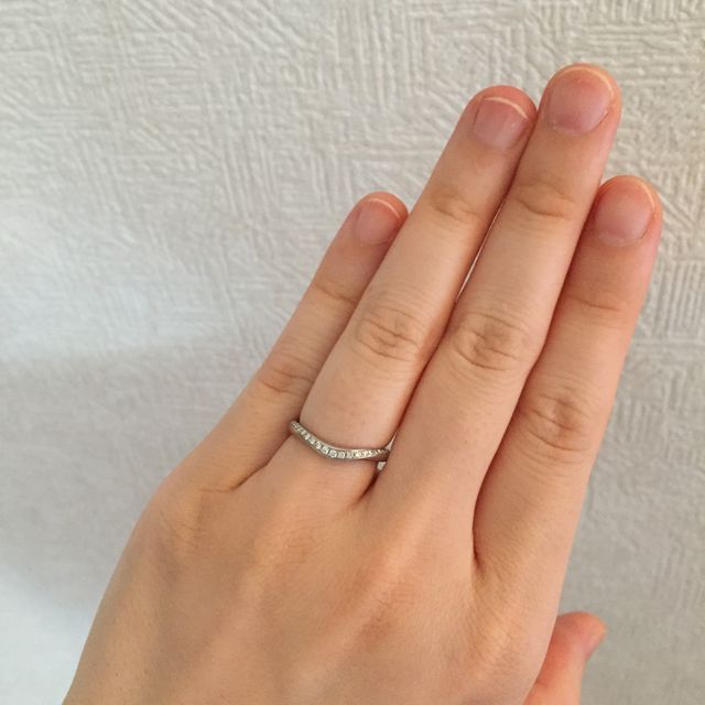 【4℃ BRIDAL(ヨンドシーブライダル)の口コミ】 結婚指輪のみの購入に決めていました。私の指輪は今後また指輪をプレゼン…