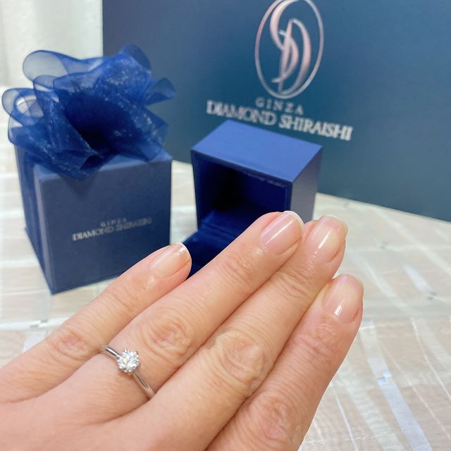 【銀座ダイヤモンドシライシの口コミ】 プロポーズリングと言う物の存在も知らずサプライズで頂きとても驚きまし…
