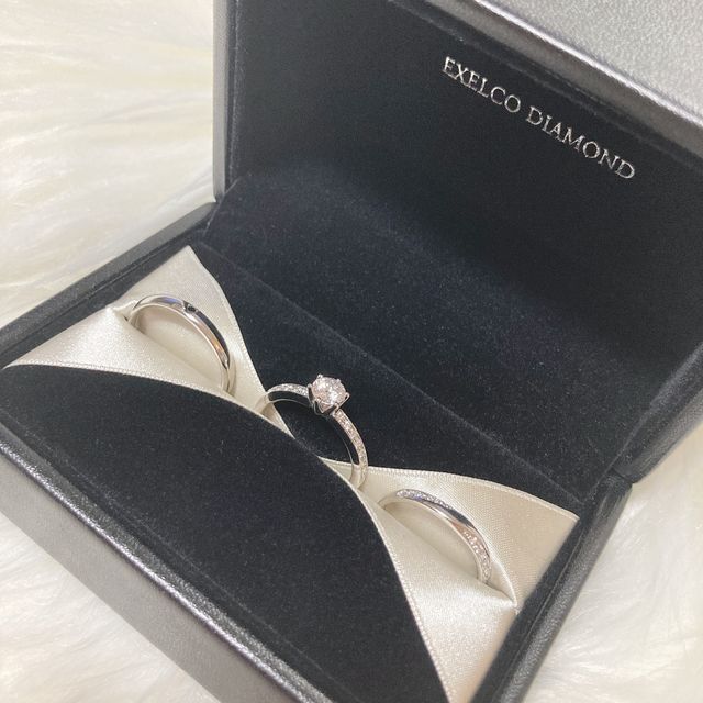 【エクセルコダイヤモンド(EXELCO DIAMOND)の口コミ】 婚約指輪は周りがキラキラしているので中心も目立つようにおおきめにしま…