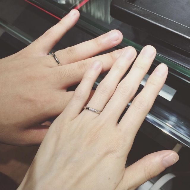 【ラザール ダイヤモンド(LAZARE DIAMOND)の口コミ】 さりげなくダイヤモンドが並んでいるデザイン
ダイヤモンドの質が良く、カ…