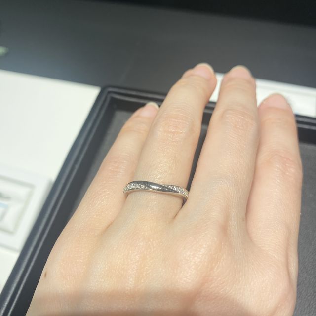 【銀座ダイヤモンドシライシの口コミ】 最初はダイヤモンドがついていないものを探していたのですが、試着をして…