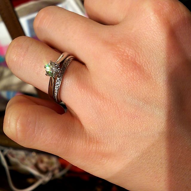 【銀座ダイヤモンドシライシの口コミ】 名前の通り、お花をイメージした指輪となっており、贅沢な程にリングにダ…