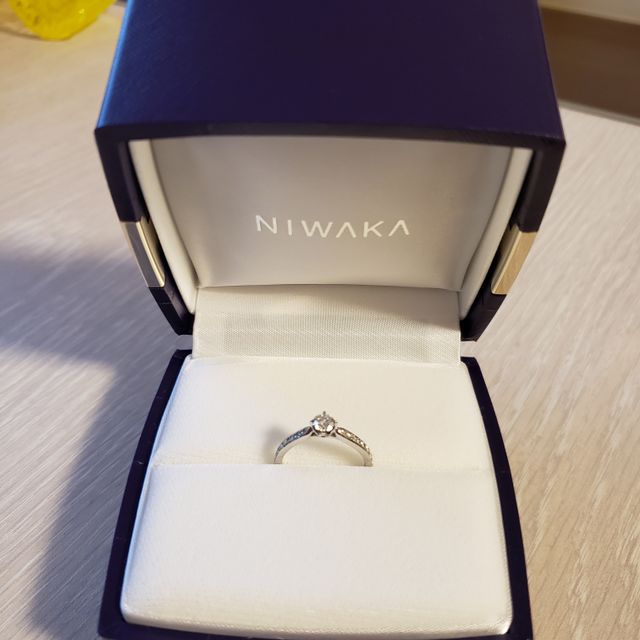 【俄(にわか)の口コミ】 デザインに一目惚れしました。
他のブランドも見てから決めようと他のお店…