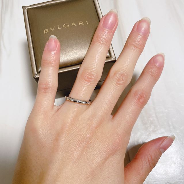 【ブルガリ(BVLGARI)の口コミ】 シンプルながらも華やかさのあるデザインが気に入り、この指輪を購入しま…